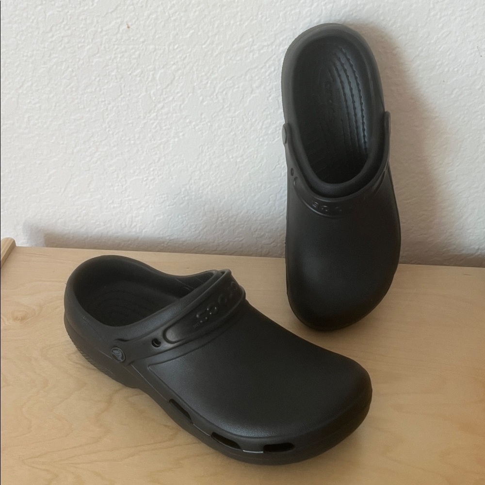 Like-new CROCS Specialist II Black Work Clog